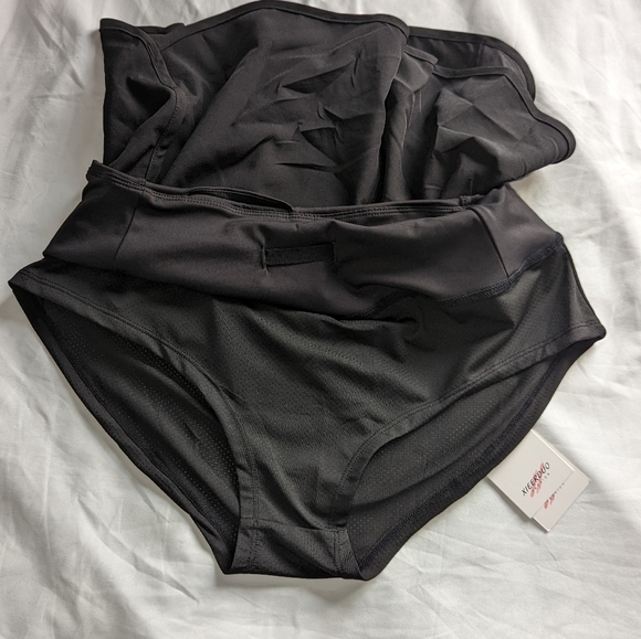 Xieerduo workout shorts with back zipper pocket. Sz XS - Picture 5 of 5